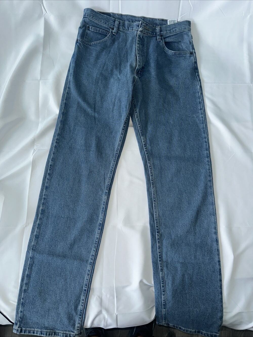 Wrangler Jeans Mens Size 34x34 Light Wash Blue Relaxed Fit Straight Leg Denim